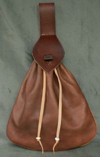 15th/16th century medium belt bag with piped seams