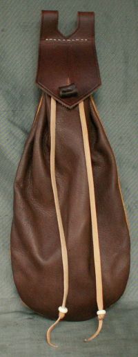 15th/16th century narrow belt bag with piped seams