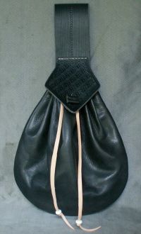 Ladies 17th century teardrop belt purse with tooling