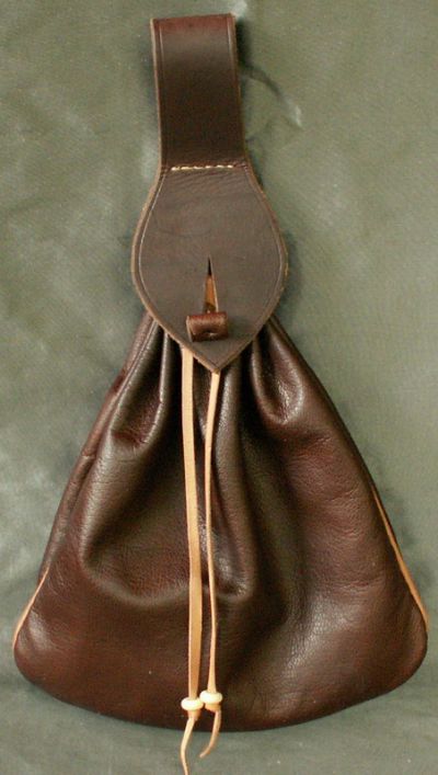 15th/16th century medium belt bag with piped seams