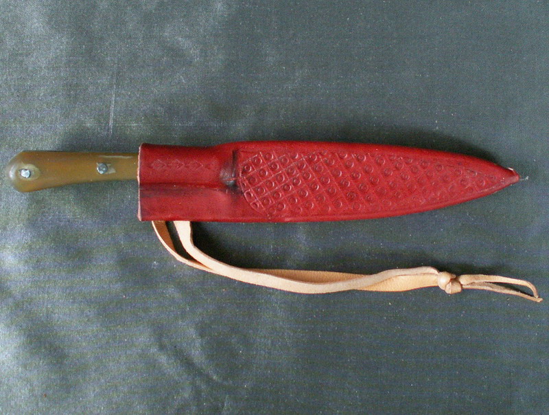 Scale tang knife