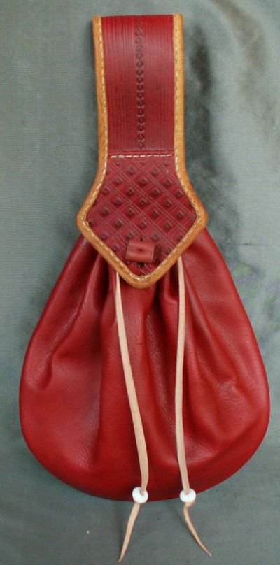 Ladies 17th century teardrop belt purse with tooling and internal divider and coin purse