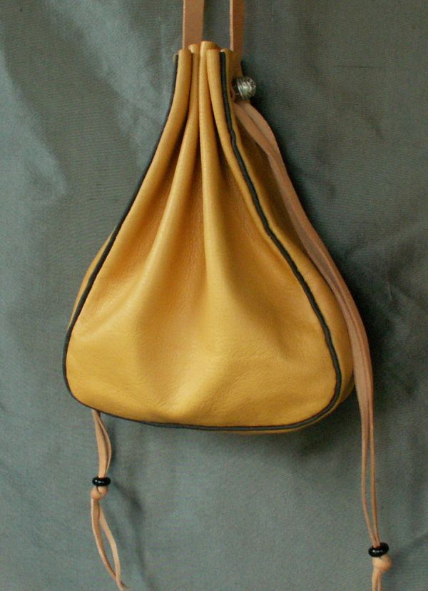 Ladies 15th/16th century drawstring purse with side gusset and piped seams