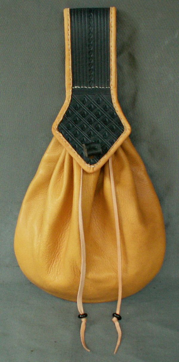 Ladies 17th century teardrop belt purse with tooling and internal divider and coin purse