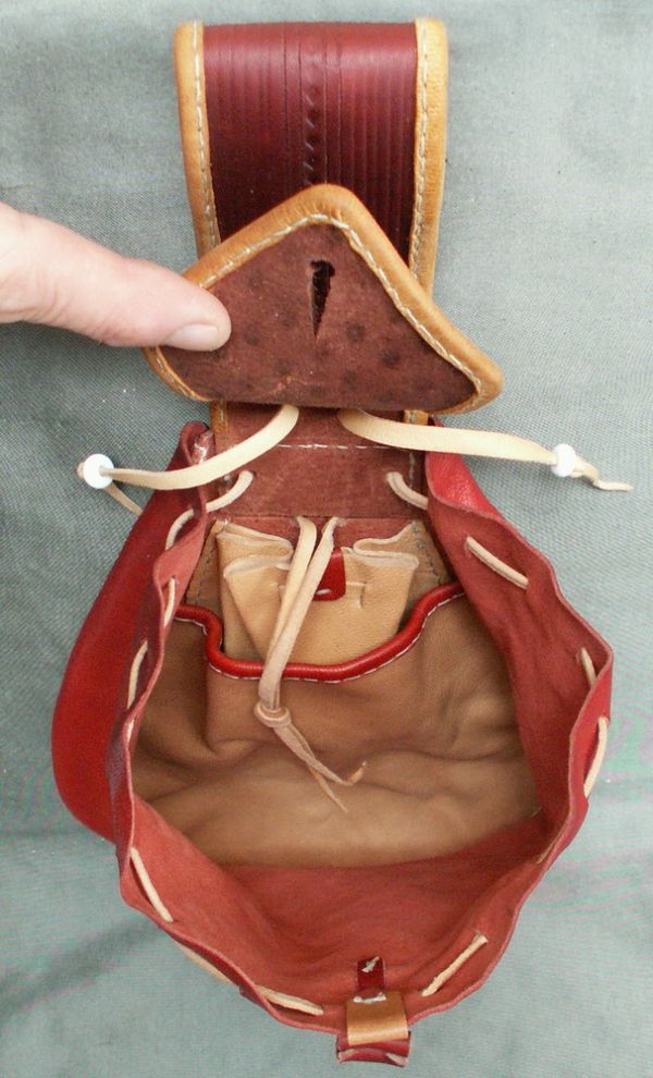 Ladies 17th century teardrop belt purse with tooling and internal divider and coin purse #2