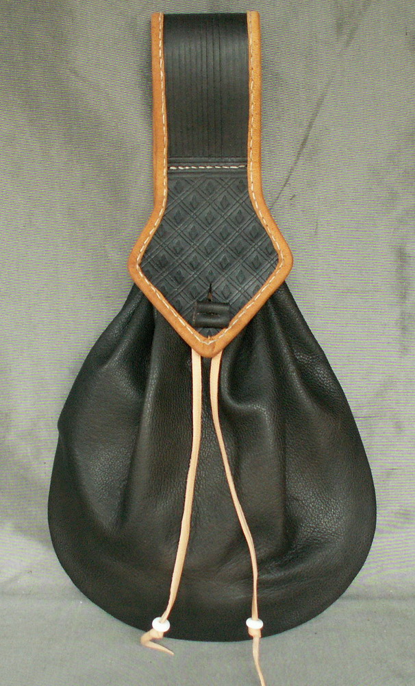 Ladies 17th century teardrop belt purse with tooling and internal