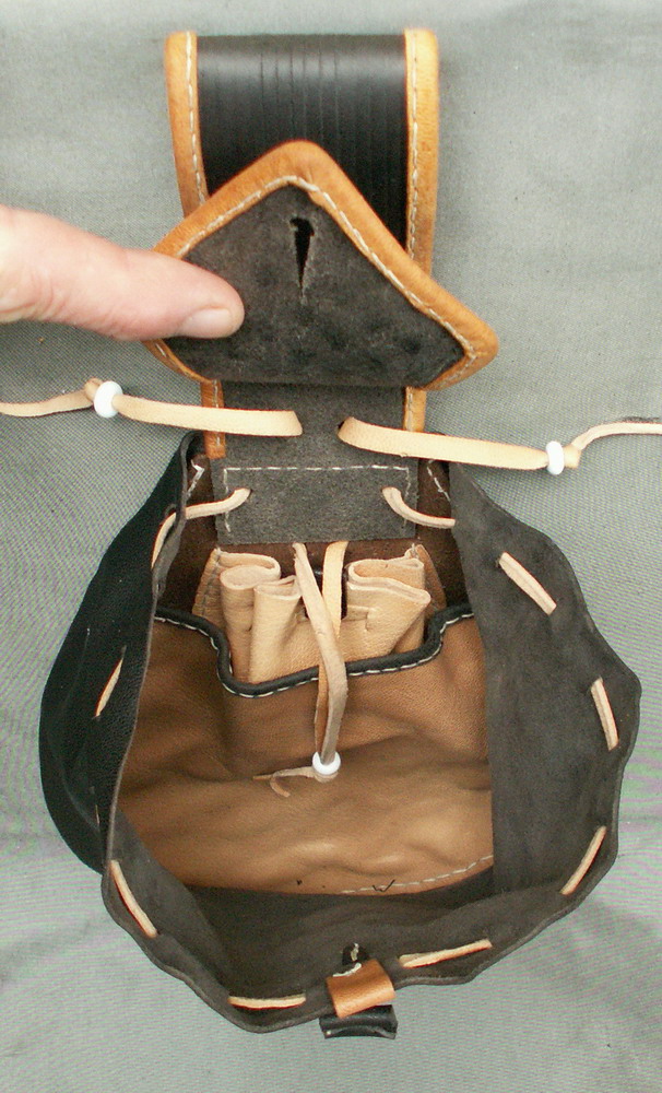 Ladies 17th century teardrop belt purse with tooling and internal