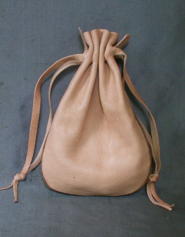Money purse with piped seams