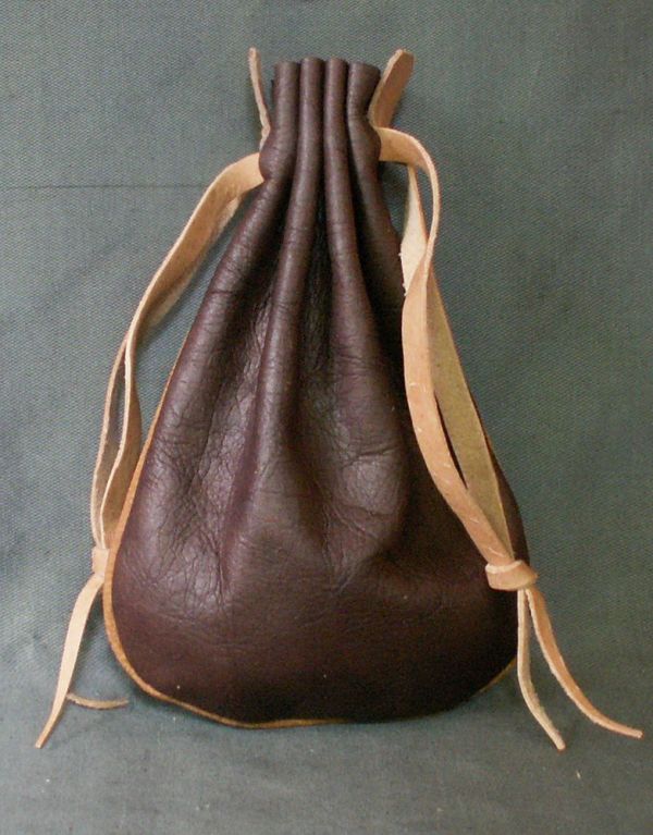 Money purse with piped seams