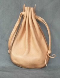 Money purse with piped seams