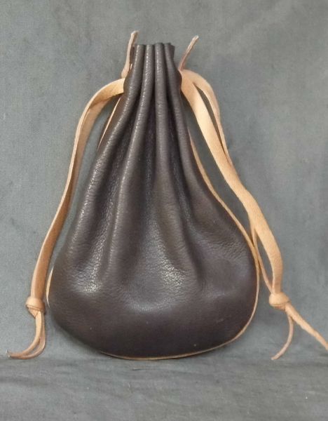 Money purse with piped seams