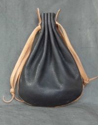 Money purse with piped seams