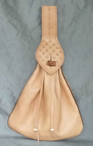 15th/16th century medium belt bag with piped seams and tooling