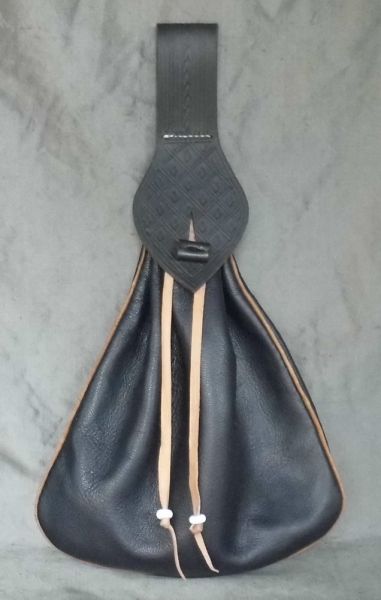15th/16th century medium belt bag with piped seams and tooling