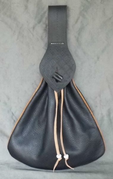 15th/16th century medium belt bag with piped seams and tooling