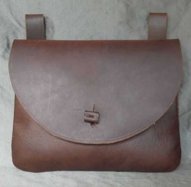 16th - 17th century medium belt wallet with a round front