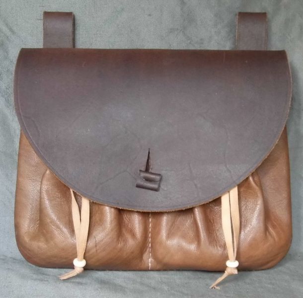 16th - 17th century medium belt wallet with a round front and two pouchlets