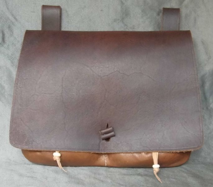 16th - 17th century medium belt wallet with a square front and two pouchlets