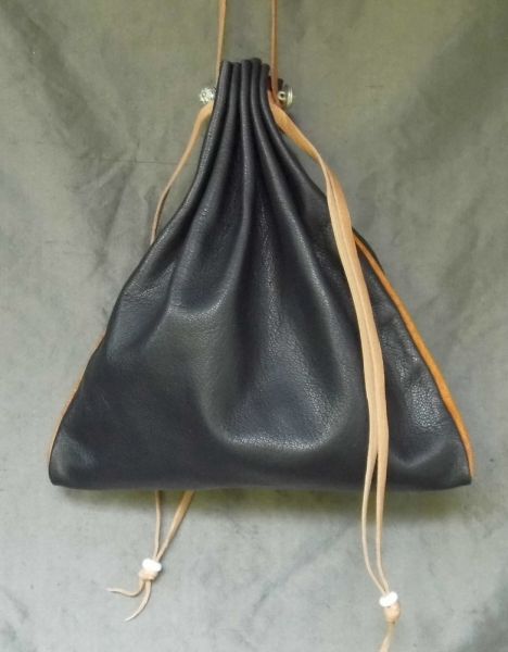 Ladies 14th/15th century square drawstring purse with piped seams
