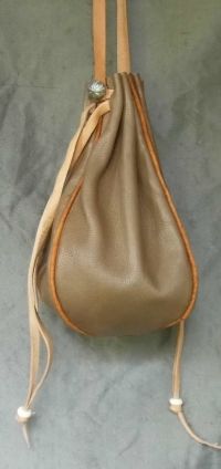 Ladies 14th/17th century round drawstring purse with piped seams