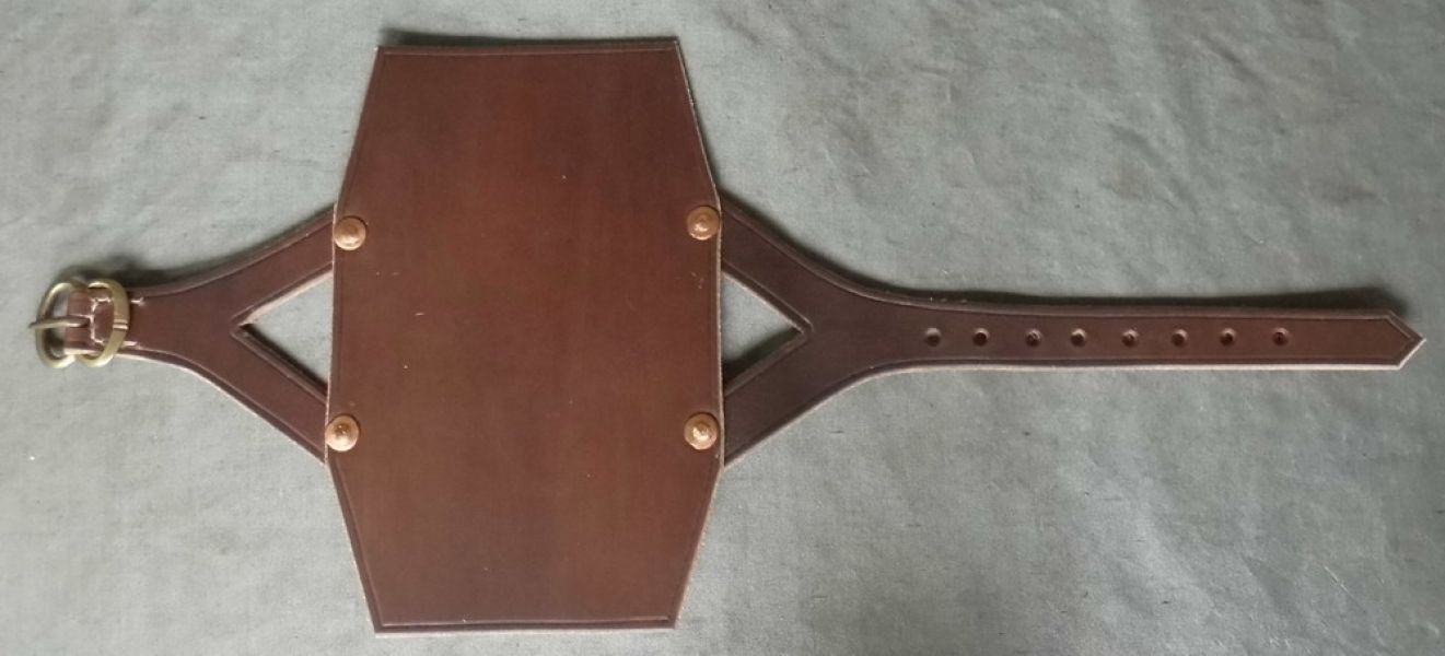 Standard size archery bracer