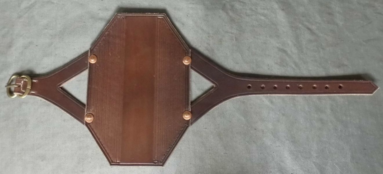 Standard size archery bracer with tooling